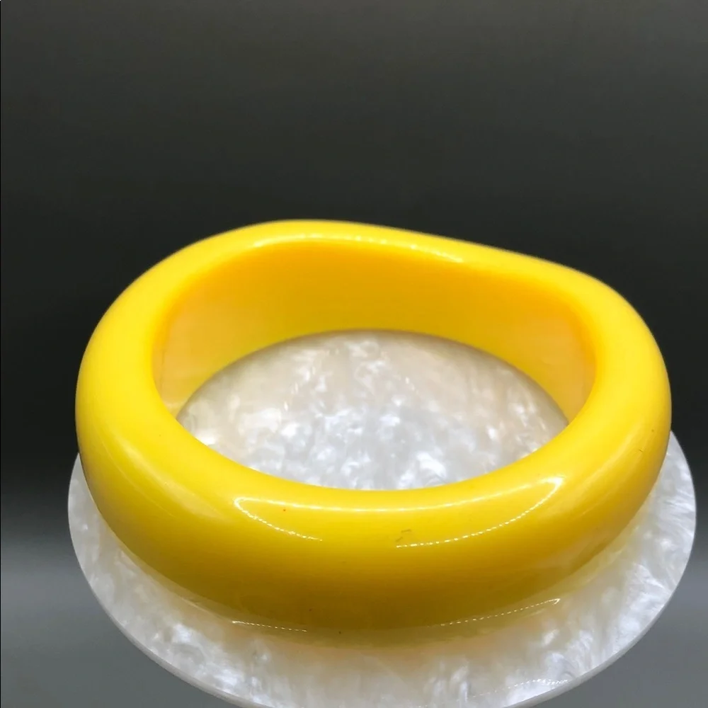 Bundle lot 4 yellow vintage acrylic resin 90's bangle bracelets stack layer